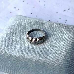 Vintage Sterling Silver Scalloped Dome Croissant Ring